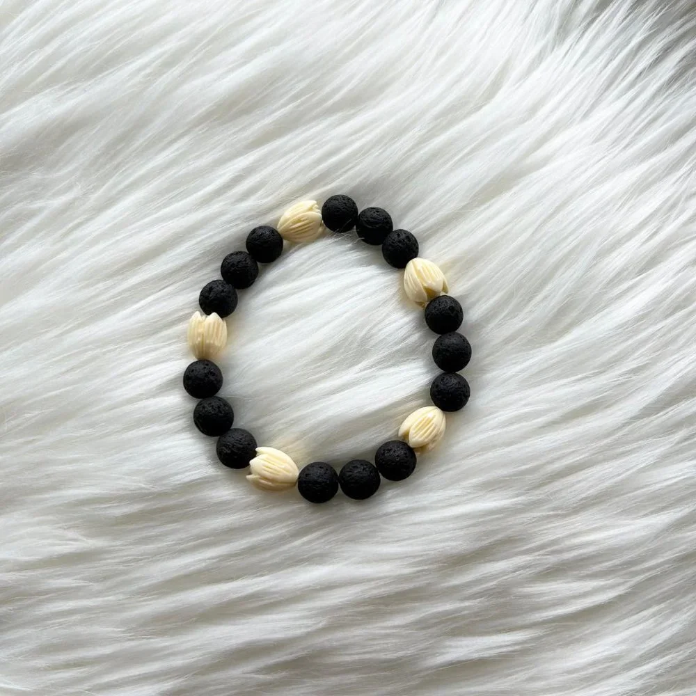 Hawaiian Pikake Flower Jasmine Flower Black Lava Rock Bead Stretchy Bracelet - Picture 2 of 2
